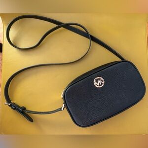 Black leather Michael Kors crossbody